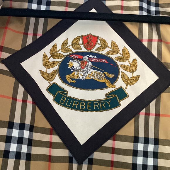 NWOT Burberry coat - Picture 7 of 15